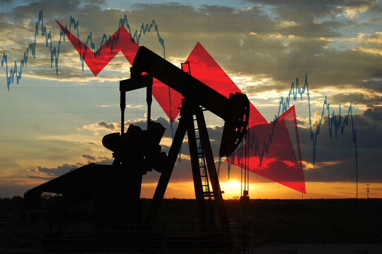 أسباب انهيار أسعار النفط الخام الأمريكي (عقود مايو)